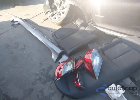 2022 Honda Insight Ex z USA, uszkodzony, nr VIN 19XZE4F51NE013373